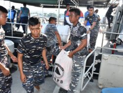 TNI AL Kirim Dua Kapal Perang Angkut  Bantuan Untuk Korban Gempa ke Pulau-Pulau Terluar  Selayar
