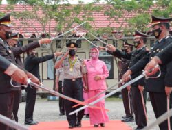 Kapolres Mamuju Tengah Pimpin Penghormatan Kepada Anggota Polri Yang Purna Bhakti