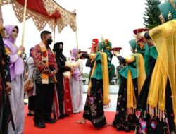 Menapakkan Kaki di Bumi Anging Mamiri, Pangdam Hasanuddin di Sambut Angngaru dan Tari Paduppa