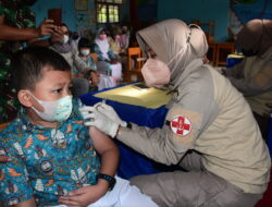 TNI AL Di Makassar Genjot Percepatan Vaksinasi Covid 19 Untuk Anak 6-11 Tahun Dengan Menyasar Sekolah Dasar