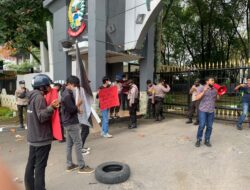 GMB Sulsel Gelar Aksi Unjuk Rasa Didepan Kantor Gubernur dan Kejati Sulsel Terkait Dugaan Korupsi Bansos