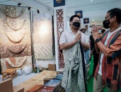 Dukung Kebangkitan Ekonomi UMKM, Menparekraf Kunjungi Pameran Adiwastra Nusantara