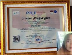 Berani Laporkan Kades Korupsi, PPWI Beri Penghargaan kepada Nurhayati