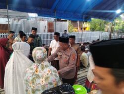 Kapolsek Ma’rang Hadiri Buka Puasa Bersama Dan Membagikan Sembako Di Masjid Yayasan KH.Ahmad Nur Kelurahan Bonto-Bonto