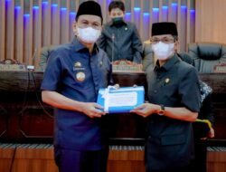 Rapat Paripurna DPRD Bupati Barru Serahkan LKPJ 2021 Ke Ketua DPRD