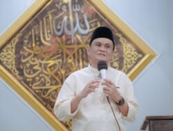 Bupati Barru Ketemu Teman Lama pada Safari Ramadhan Malam Ketiga di Masjid Raodhatul Jannah Mallawa Tuwung
