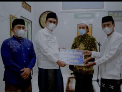 Malam Ke-5 Ramadhan, Bupati Barru Sholat Tarwih di Masjid Nurul Iman Mattoanging Tanete Rilau