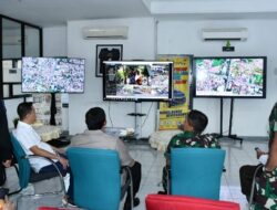 Pangdam Hasanuddin dan Kapolda Sulsel Pantau Aksi Unras Mahasiswa Melalui CCTV