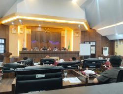 Lukman T Ketua DPRD Barru Pimpin Rapat Paripurna Pada Penyerahan Rancangan Perda Tentang APBD 2024 Di Gedung DPRD Barru