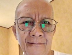 Jacob Ereste Melawan Politik Uang Dengan Elegan Menerima Sembako dan Bingkisan Pilkada Dengan Tetap Teguh Memilih Calon Idola Yang Terbaik Bagi Kita