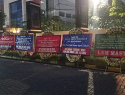 Papan Bunga Hiasi Kantor Kemenimipas RI, Polemik KITAS WN Korea Tuai Reaksi Publik